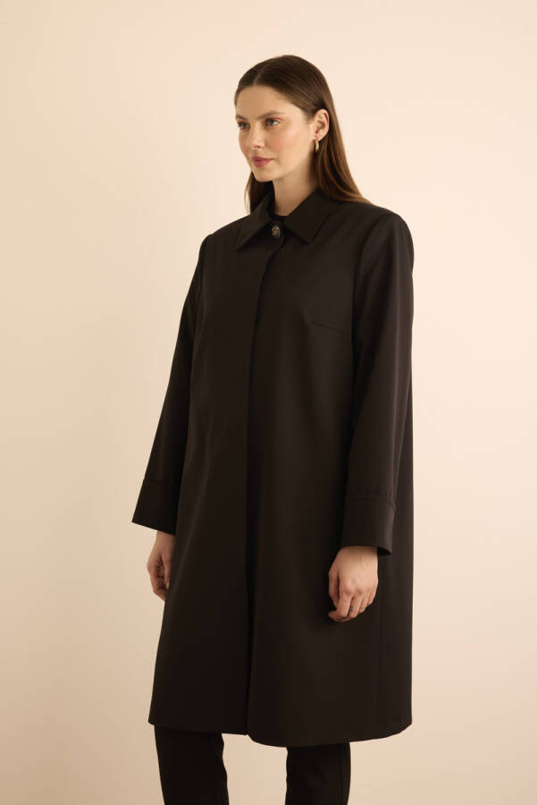 Siyah Yakası Taşlı Düğmeli Kap - 3