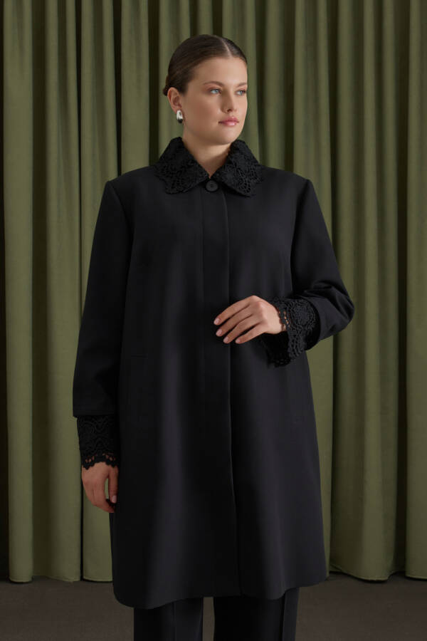 Siyah Yakası Ve Kolları Çıkarılabilir Dantelli Kap - 1