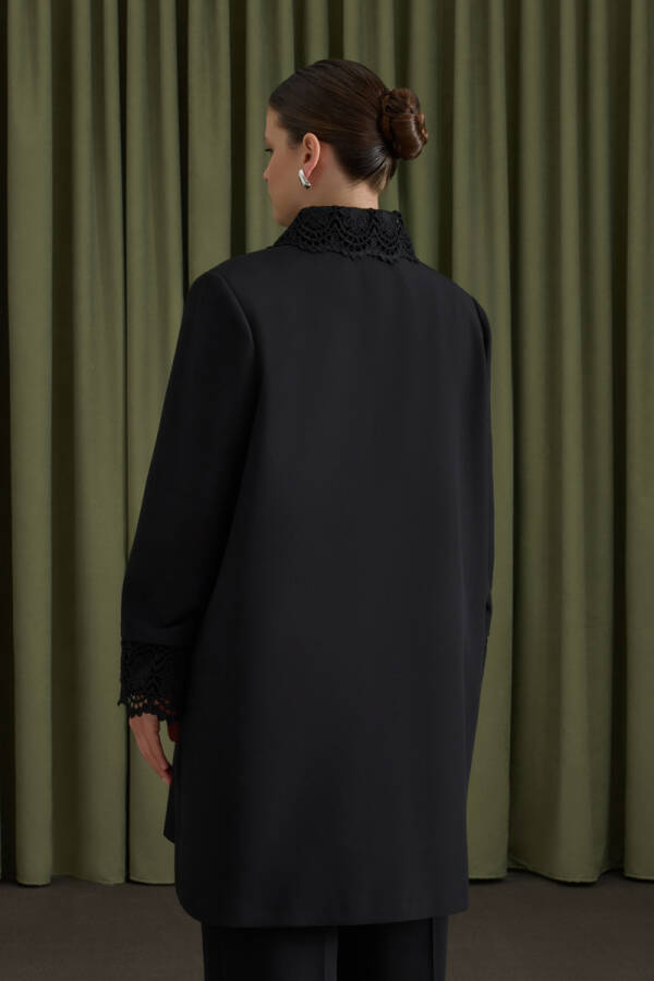 Siyah Yakası Ve Kolları Çıkarılabilir Dantelli Kap - 6