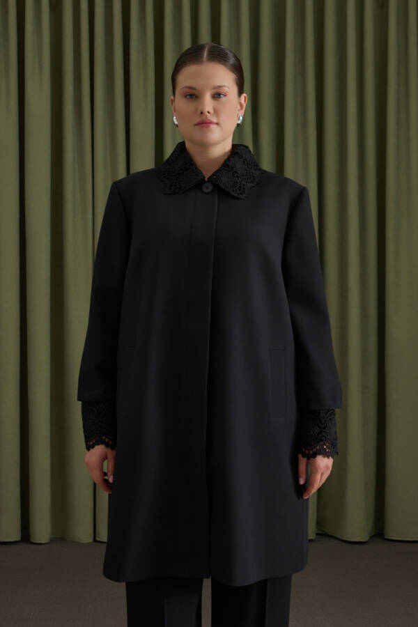 Siyah Yakası Ve Kolları Çıkarılabilir Dantelli Kap - 4