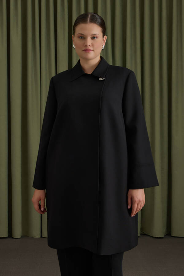 Siyah Yakası Yandan Kapamalı Kap - 4