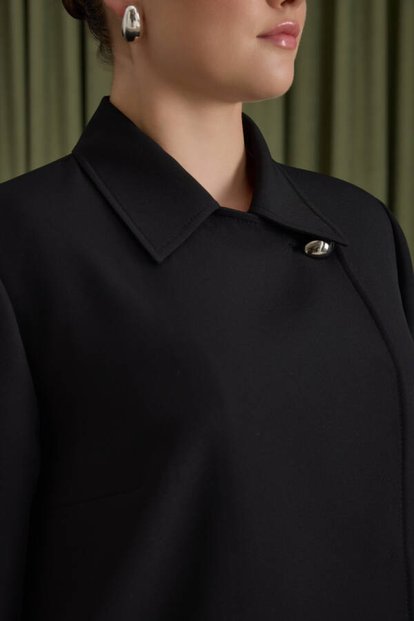 Siyah Yakası Yandan Kapamalı Kap - 5