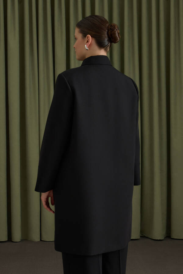 Siyah Yakası Yandan Kapamalı Kap - 6