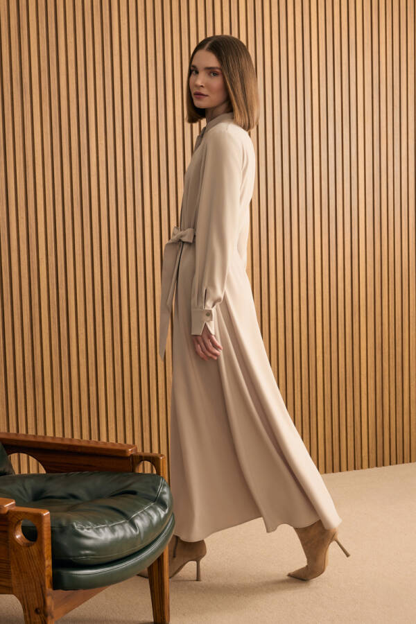 Taş Hakim Yaka Dökümlü Elbise - Aker