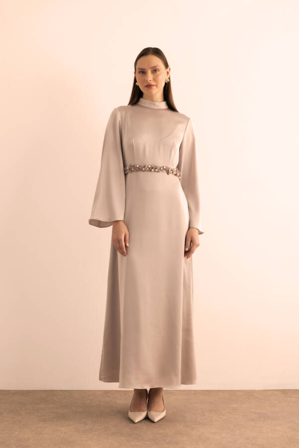 Taş Kemeri İşlemeli Kolları Bol Abiye Elbise - 3