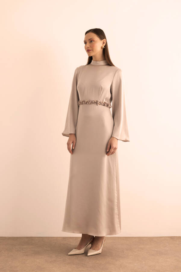 Taş Kemeri İşlemeli Kolları Bol Abiye Elbise - 4