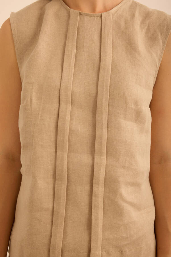 Taş Önü Kup Detaylı Kolsuz Keten Bluz - 6