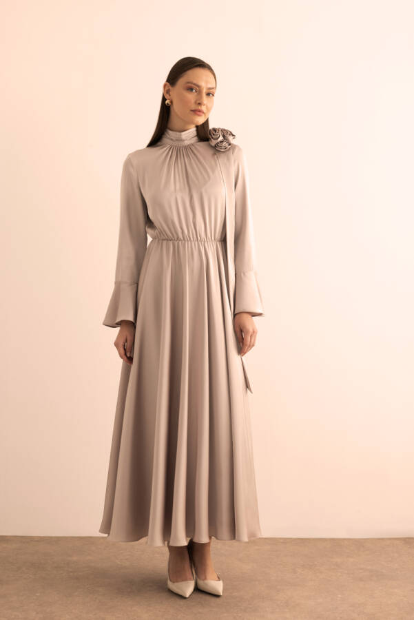 Taş Seyyar Çiçek Detaylı Parlak Dokuma Elbise - Aker (1)