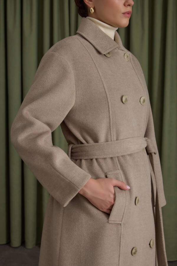 Taş Seyyar Kuşaklı Kruvaze Kapama Manto - 5