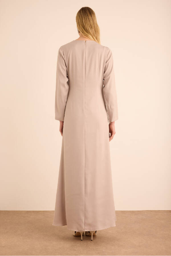 Taş Taşlı Düğme Detaylı Parlak Dokuma Elbise - 7