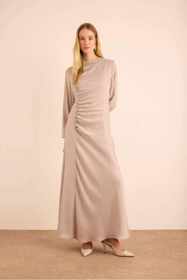 Taş Taşlı Düğme Detaylı Parlak Dokuma Elbise - Aker (1)