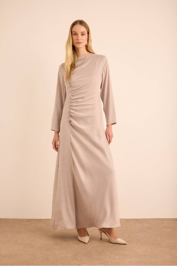 Taş Taşlı Düğme Detaylı Parlak Dokuma Elbise - 4