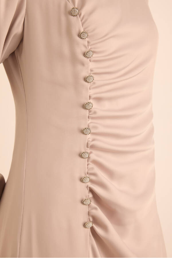 Taş Taşlı Düğme Detaylı Parlak Dokuma Elbise - 5