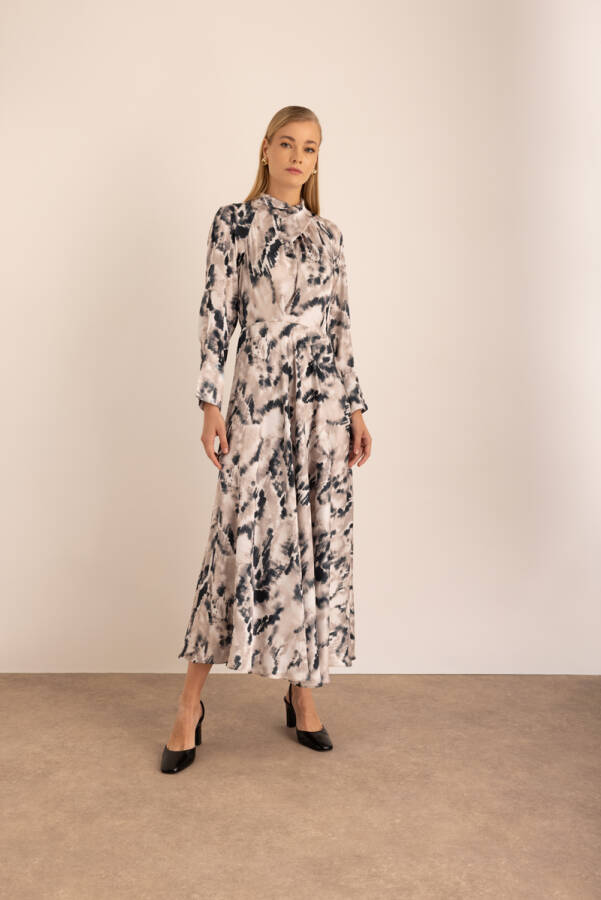 Taş Yakası Drape Detaylı Desenli Elbise - Aker (1)