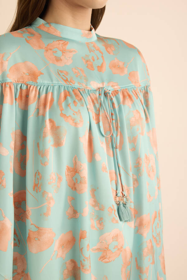 Turkuaz Çiçek Desenli Omuzu Kup ve Büzgü Detaylı Tunik - 5