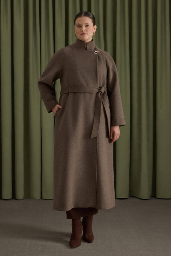 Vizon Yakası Deri ve Metal Kapama Aksesuarlı Manto - 3