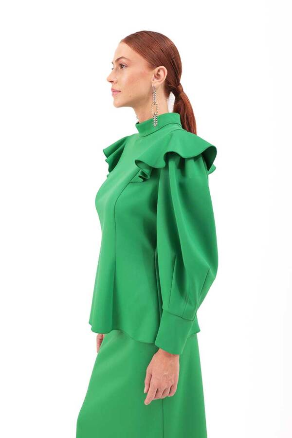Yeşil Kolları Volanlı Örme Bluz - Aker (1)