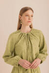 Yeşil Kumaşı Püskül Detaylı Büzgülü Bluz - 1