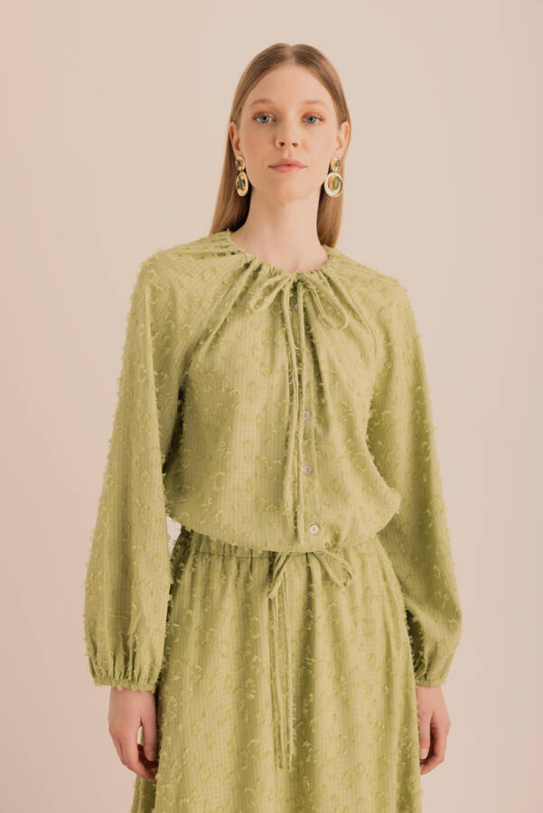 Yeşil Kumaşı Püskül Detaylı Büzgülü Bluz - 6