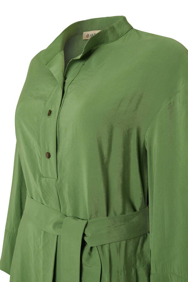 Yeşil Yarım Pat Detaylı Belden Kuşaklı Elbise - Aker (1)